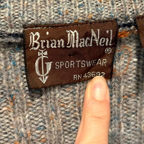 Vintage Brian MacNeil Gray V-neck Wool Blend Sweater - size Large - Picture 3 of 5